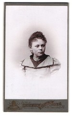 Photograph Wilhelm Stein, Berlin, Chausseestraße 66, portrait of a young woman