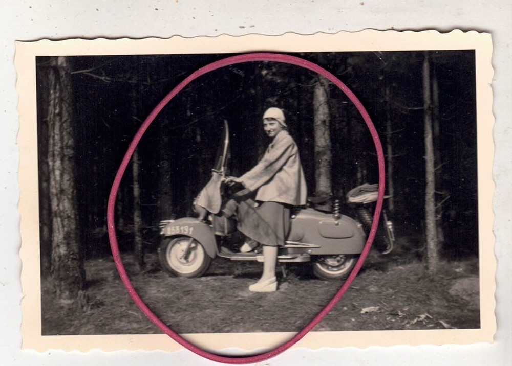 PHOTO PHOTO OLD MOTORCYCLE SCOOTER VESPA