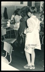 Kind im Ratten Kostüm in der Schule – Zwickau – DDR 1960er 1970er – Foto 8x13cm