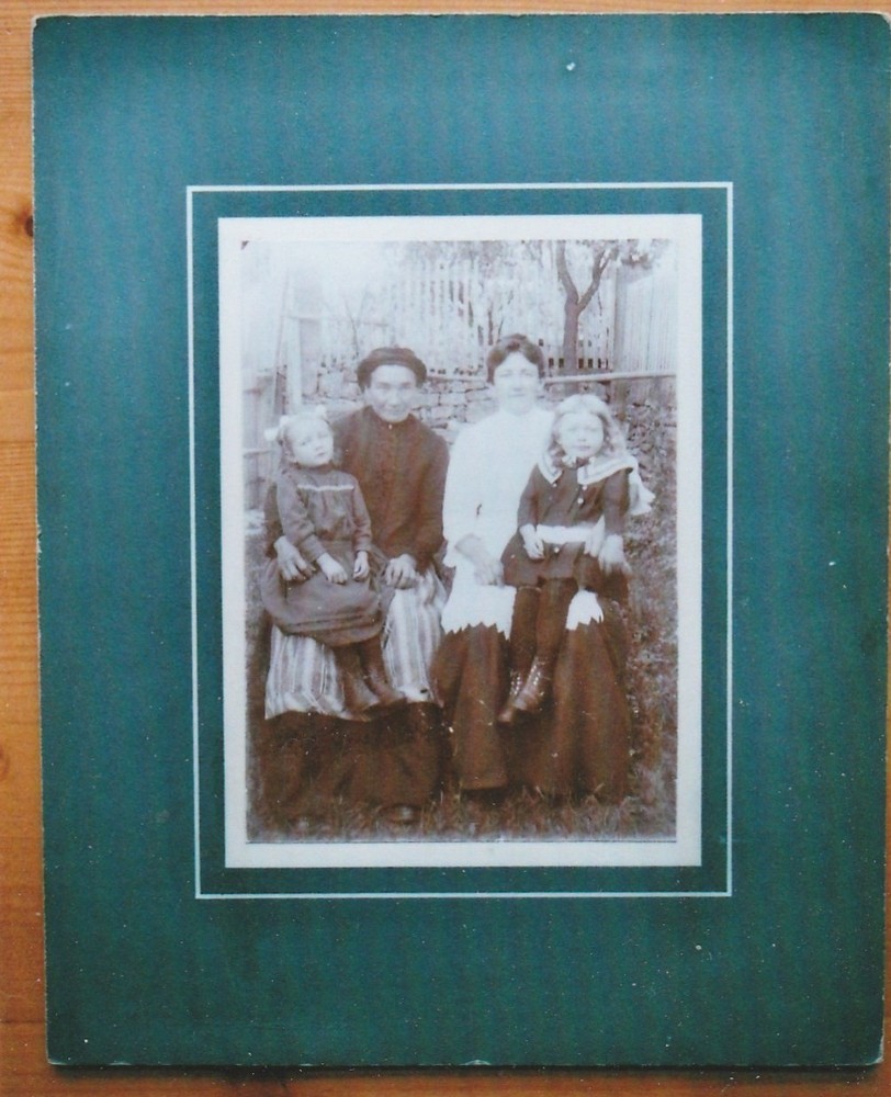 Real 1920s Photo Size 13x18cm. mother, grandma and 2 children