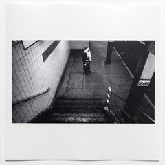 SIGNED Bruce Gilden – Santa Claus, New York. 1968. Christmas photo – Magnum 6×6″
