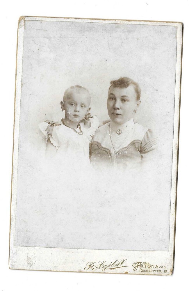 Z1 Cabinet Photo Mother with Child Altona Circa 1900