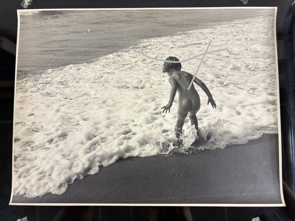 40x30cm Vintage Barite Photo 1950s Dirk de Herder? boy girl beach water