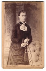 Photography Eduard Lösche, Rudolstadt, Mauerstr. 454, Young Woman in Black Kl
