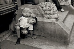 1940 1980s Original Helen Levitt New York City Street Concrete Lion Art Photo