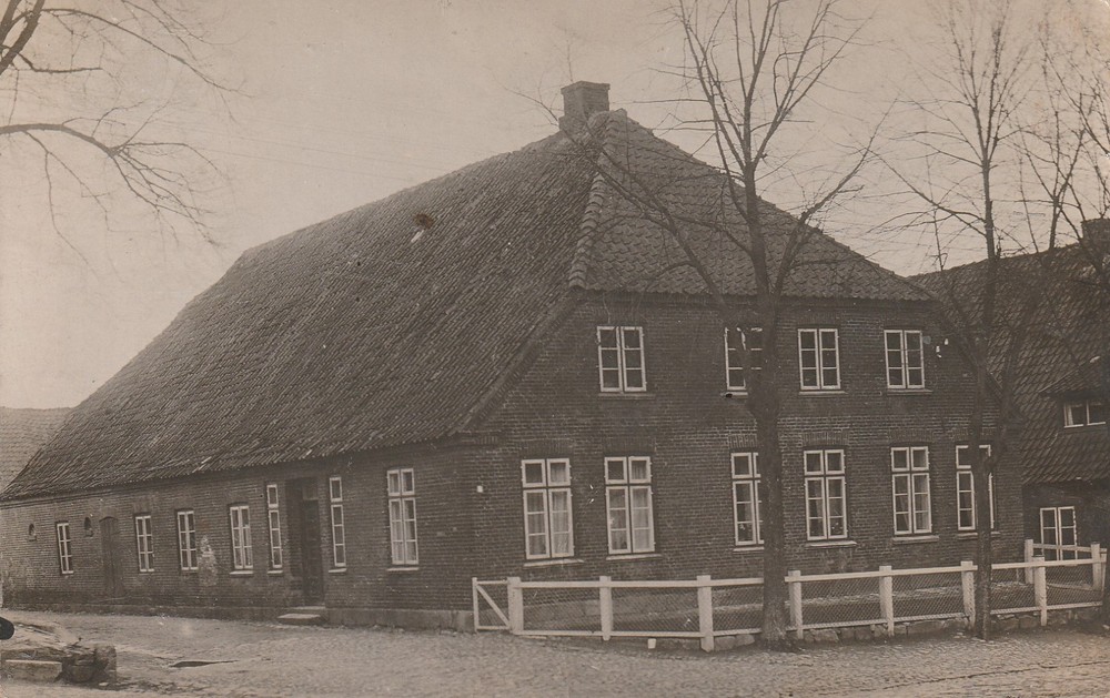 Photo postcard old farmhouse in Bornhöved Schleswig Holstein approx. 1920s