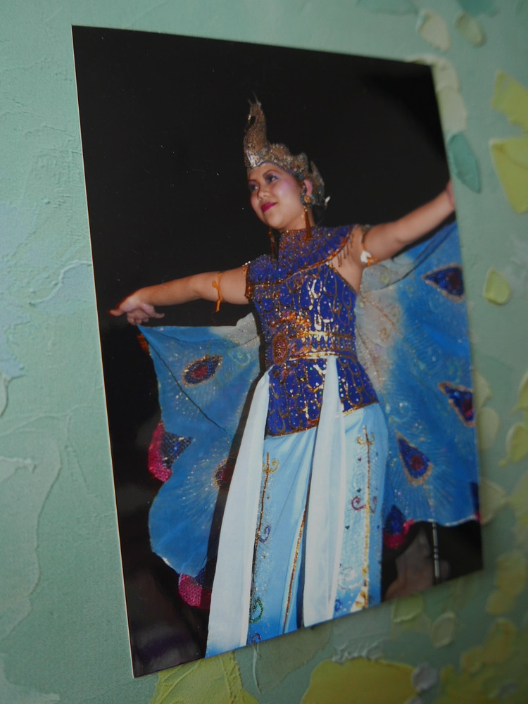 «CULTURES»: PHOTO, PHOTOGRAPHY, LADY, NECESSITY, ETHNICITY, STYLE, FOLKLORE, SHOW