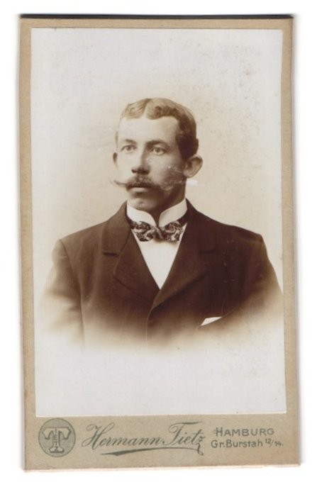 Photograph Hermann Tietz, Hamburg, size Burstah 12/14, portrait handsome Her