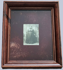 Antique Wood Picture Frame 19th Century Large Lady Photo Mount OD 10″x12.25″