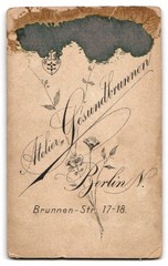 Photograph Eduard Morris, Berlin, Brunnen-Str. 17-18, young lady in pretty class