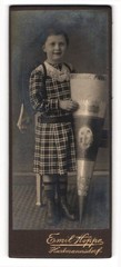 Photograph Emil Hoppe, Hartmannsdorf, little girl starting school with shrug