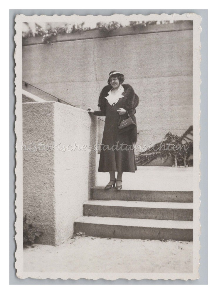 Woman at 27 years old ‘In love your pummel’ – old photo 1933
