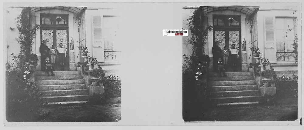House, Family, Glass Photo Stereo Plate, Positive Black & White 4.5×10.7 cm