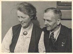 Old black photo Uncle Hugo & Aunt Thea approx. 11.7 x 8.7 cm collection resolution f4386j