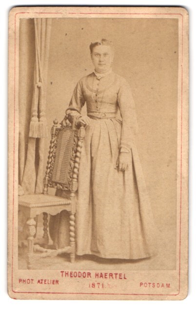 Photography Theodor Haertel, Potsdam, Charlottenstr. 25, Portrait Young Lady in
