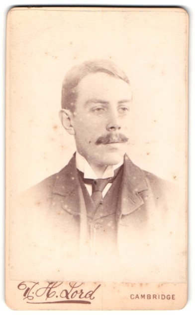 Photograph R. H. Lord, Cambridge, Market Street 13, Portrait of a Gentleman in Qty