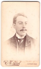 Photograph R. H. Lord, Cambridge, Market Street 13, Portrait of a Gentleman in Qty