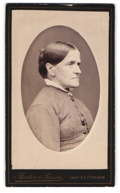 Photography Bacher & person, Lahr / Baden, Kaiserstr. 19, lady in elegant dress