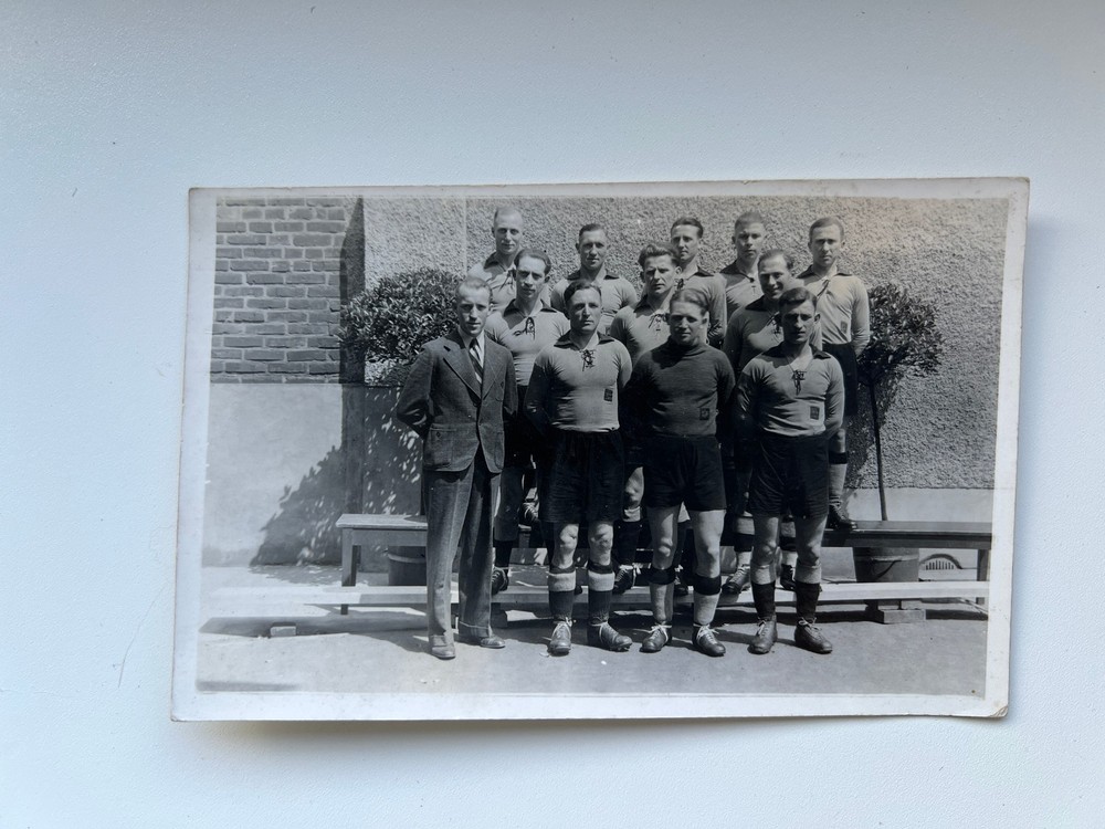 Photo F 8 football team photo circa 1920s approx 9x14cm
