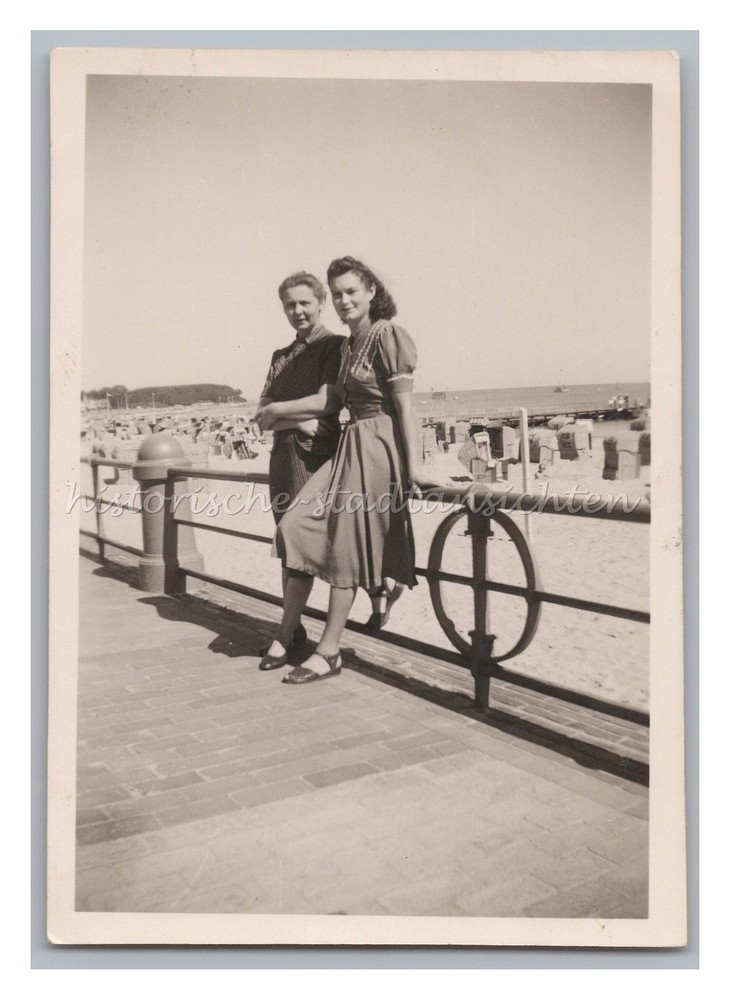 Travemünde – Women Promenade Postwar Hairstyle Fashion – Old Photo 1950