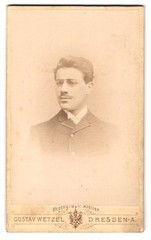 Photograph Gustav Wetzel, Dresden, Prager Straße 6, portrait of a serious gentleman