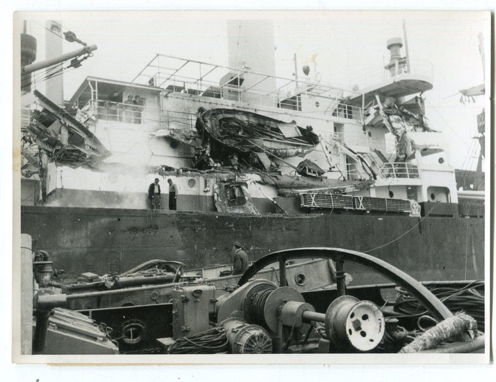 Old photo Belgian freighter Louis Sheid burning in Cuxhaven 1954, 12x17cm