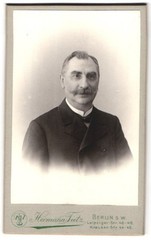 Photography Hermann Tietz, Berlin-SW, Leipziger-Strasse 46-49, portrait of older