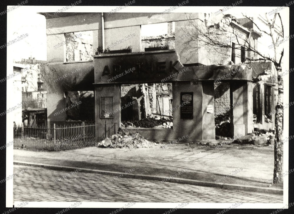 Photo-Lübeck-Pharmacy-Building-Architecture-War Destruction-1940s-175