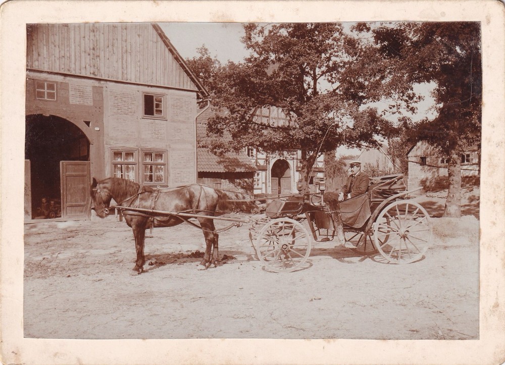 Photo on cardboard – people with horse-drawn carriage on a manor – around 1900