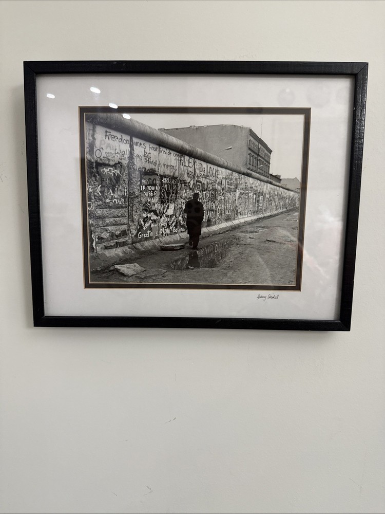 Garry Seidel Man Walking Along The Berlin Wall. December 1989 Signed Framed B&W