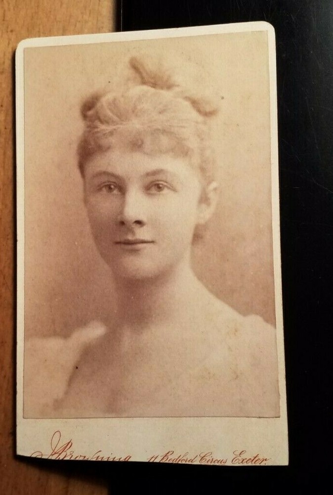 Beautiful Girl – Young Woman – Portrait / CDV Browning Exeter England