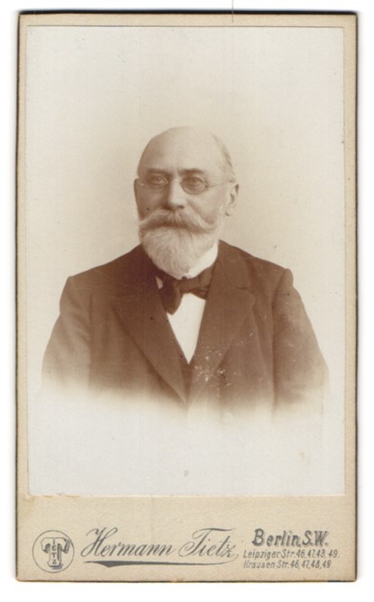 Photography Hermann Tietz, Berlin, Leipzigerstr. 46, portrait handsome gentleman m