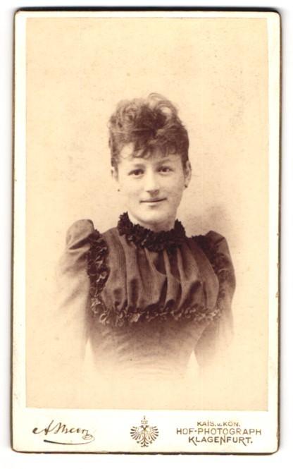 Photograph Alois Beer, Klagenfurt, Wilhelmine Hinrichs in ruffle dress