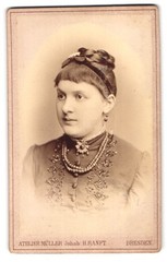 Photography studio Müller, Dresden, Marienstr. 26, Young Woman in Ornate Clover