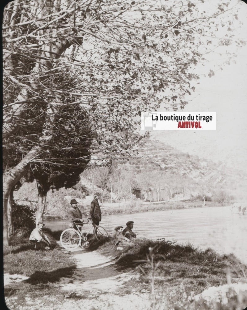 Fontaine-de-Vaucluse, Bikes, Photo Antique Plate Glass, Psotive 3 5/16×3 7/8in