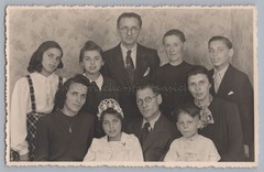 Portrait Family 1949 – Postwar Studio Germany Harreshausen Photo