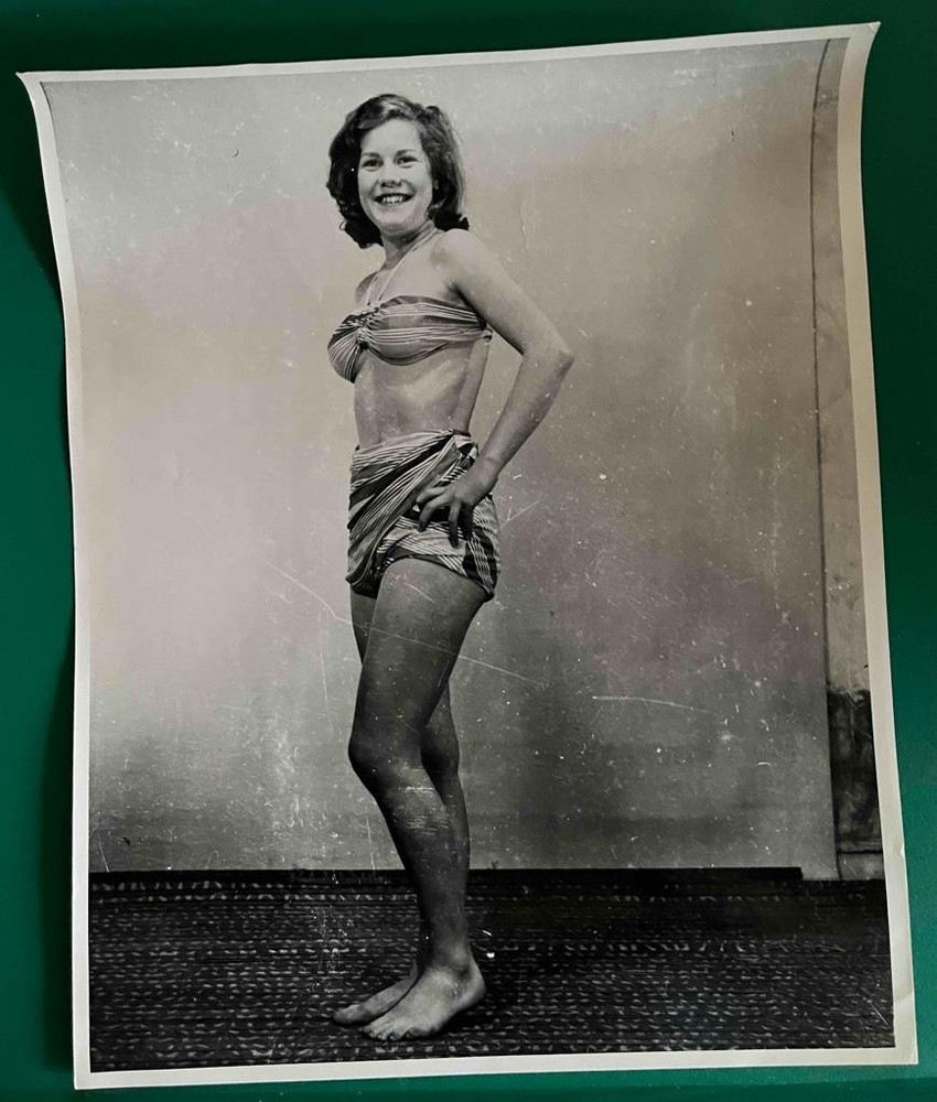 Photo Woman Model 8 x 10 Black White Pinup Photographer’s Estate Swimsuit