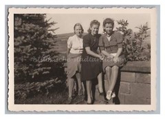 3 Women – Shoes Stockings Hairstyle Fashion – Vintage Photo 1930s 1940s