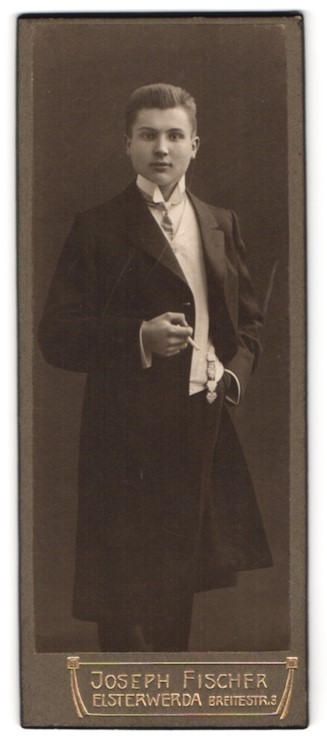 Photograph Joseph Fischer, Elsterwerda, Breitestraße 3, young gentleman in nightlife