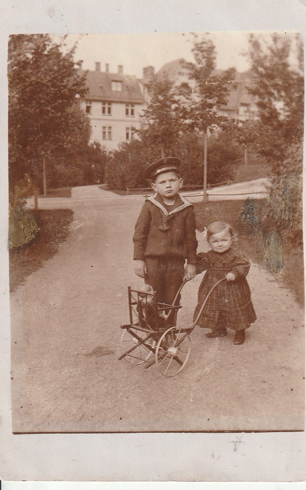 Photo postcard children with doll’s pram town view Meusdorferstraße Weimar 20 years