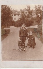 Photo postcard children with doll’s pram town view Meusdorferstraße Weimar 20 years