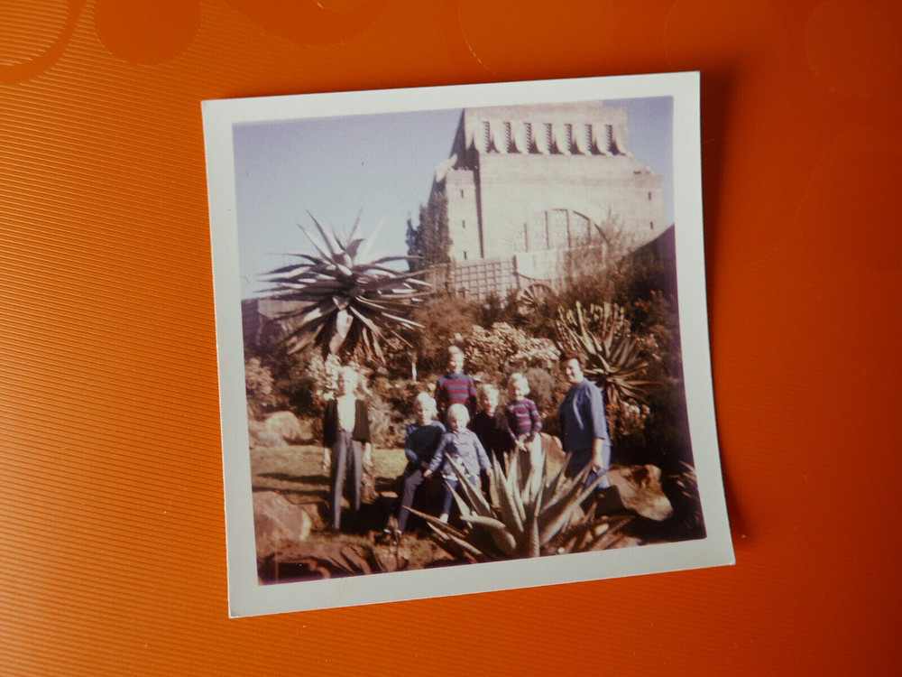 «FAMILY»: PHOTO, COLOUR PHOTO, SIBLINGS, GIRLS, BOYS, MOTHER, TRAVEL, HOLIDAY!