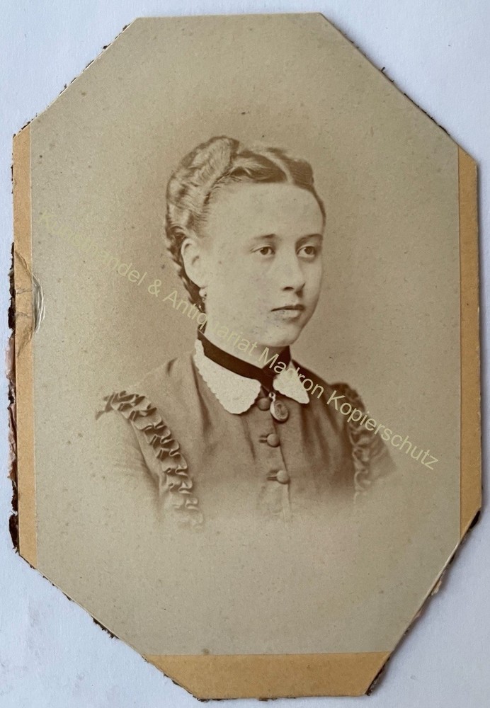 orig. CDV photo photograph woman lady picture old fashion around 1880 photographer unknown