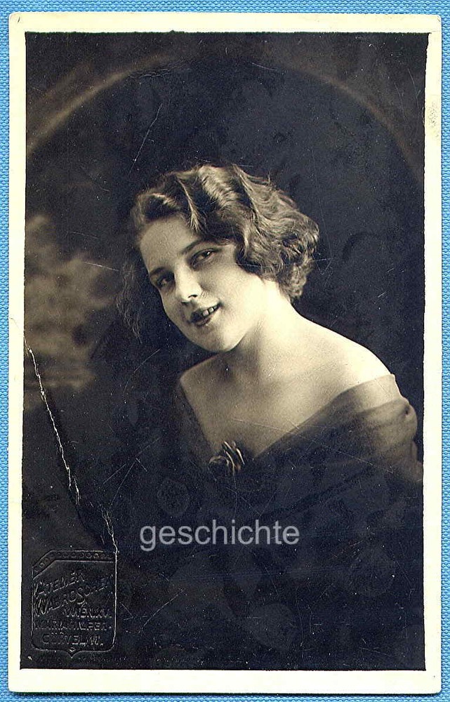 Photo, portrait, young woman in off shoulder dress, around 1920!!!