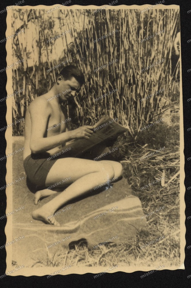 athletic-happy-cute-young-boy-man-nude-newspaper-reeds-see-15