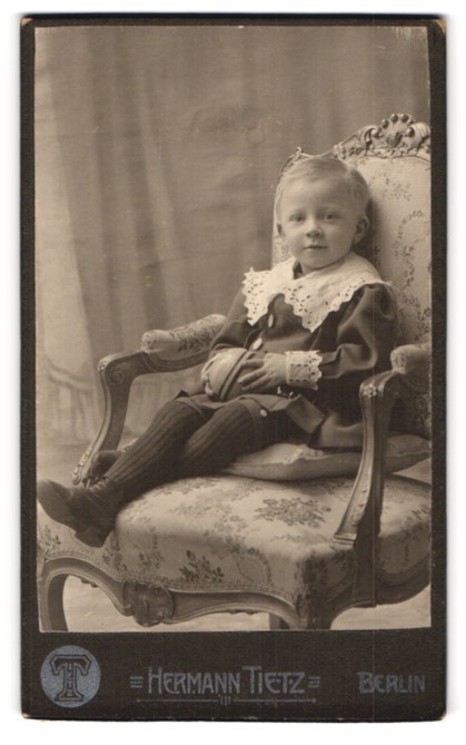 Photography Hermann Tietz, Berlin-SW, Leipziger-Str., portrait of little boy in