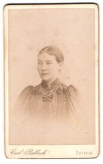 Photograph Carl Bellach, Leipzig, Gellert-Strasse 12, portrait of a young woman