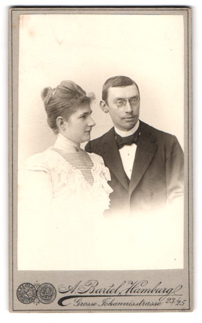 Photograph A. Bartel, Hamburg, Große Johannisstraße 23/25, couple in Sundays