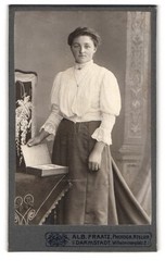Photography Album Fraatz, Darmstadt, Wilhelminenplatz 2, portrait young lady in w