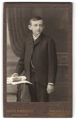 Photograph Fritz Embruch, Dresden-N, König Georg-Allee 15, portrait half-grown